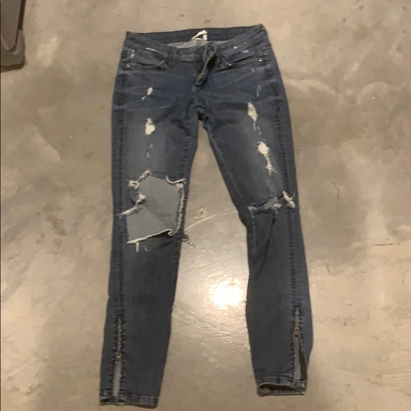 Distressed jeans - Picture 3 of 5